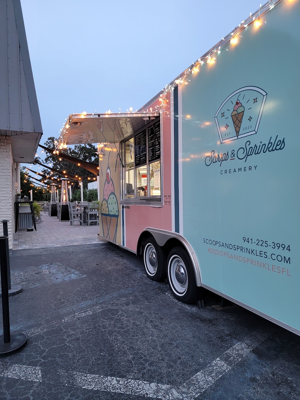 Scoops & Sprinkles Creamery | 3303 Bahia Vista St, Sarasota, FL 34239, USA | Phone: (941) 225-3994