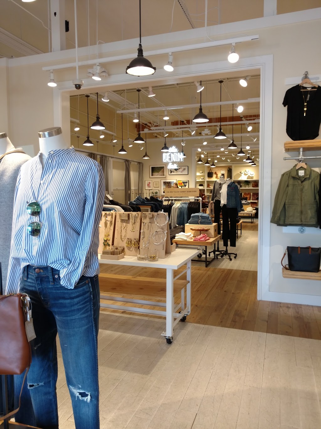 Madewell | 1923 Calle Barcelona SPACE #142, Carlsbad, CA 92009, USA | Phone: (760) 633-9783