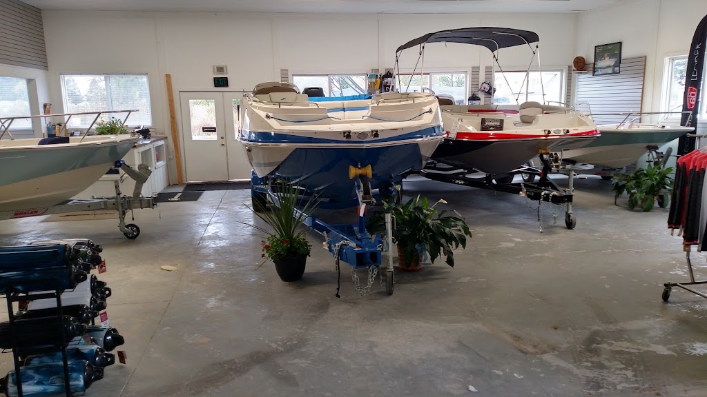 Griffiths Wawasee Marina | 9171 E Ross Dr, Syracuse, IN 46567, USA | Phone: (260) 856-2286