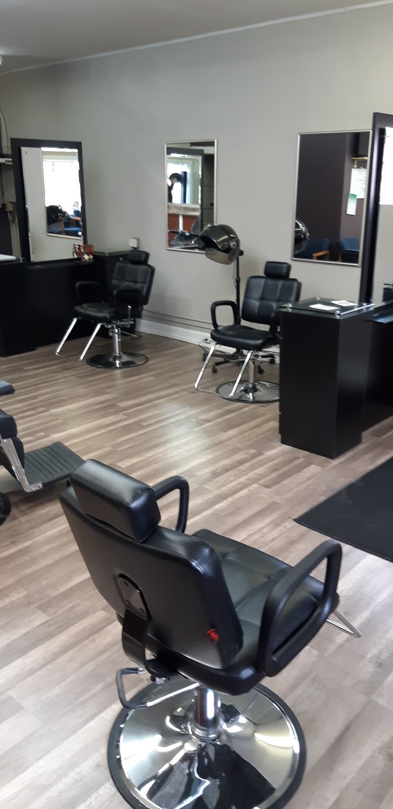 LALAS BARBERSHOP &SALON | 178 12th St, Campbell, OH 44405, USA | Phone: (330) 519-1276