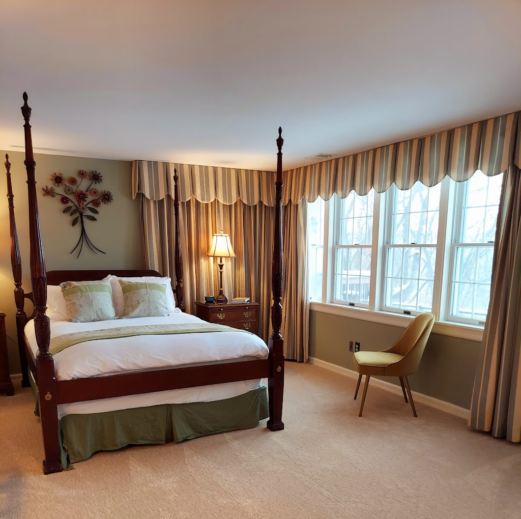 St. Croix Valley Inn (The Croix House) | 305 River St, Osceola, WI 54020, USA | Phone: (715) 494-1677