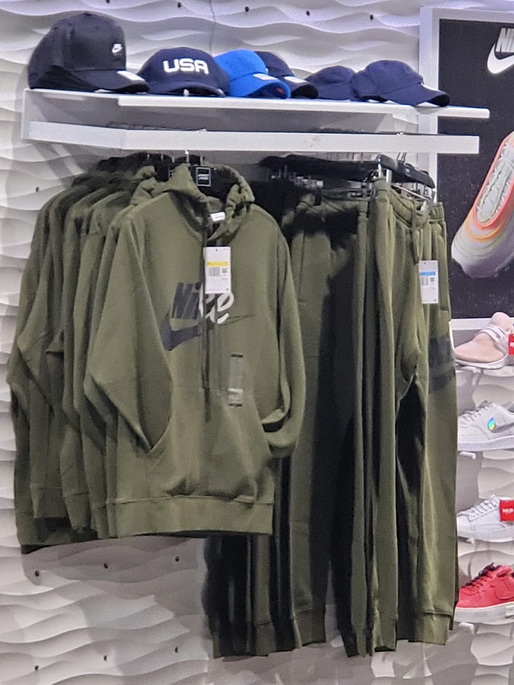 SNIPES | 2034 Green Acres Mall, Valley Stream, NY 11581, USA | Phone: (516) 256-5653