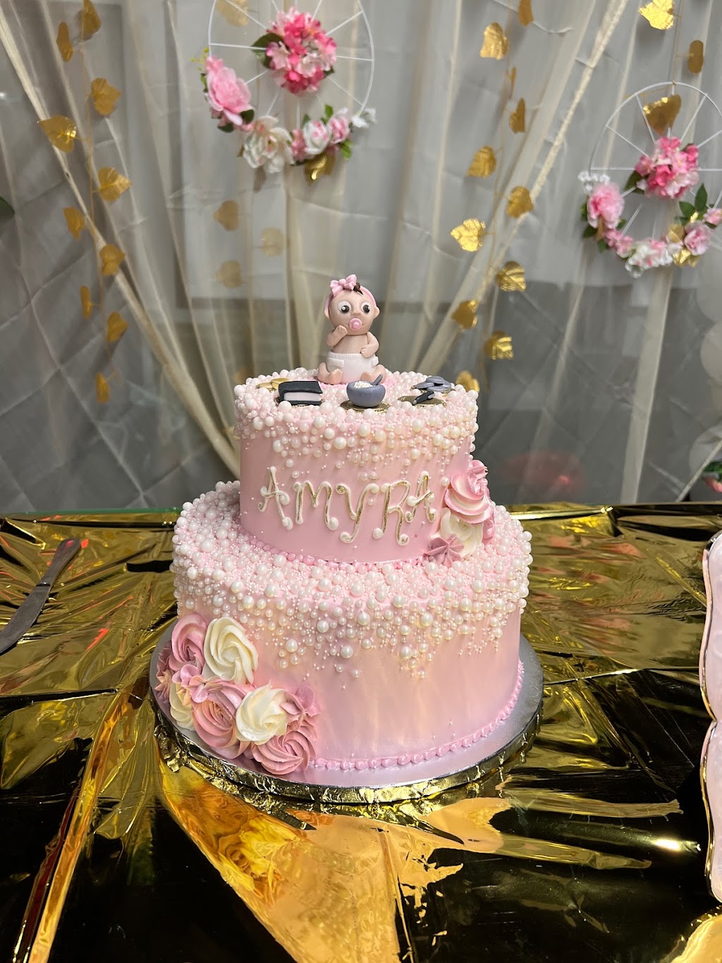 Sorellas Custom Cakes | 31236 Five Mile Rd, Livonia, MI 48154, USA | Phone: (734) 525-5544