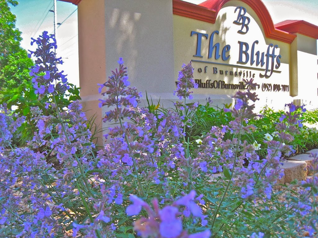 The Bluffs of Burnsville | 2800 Selkirk Dr, Burnsville, MN 55337, USA | Phone: (952) 890-7071