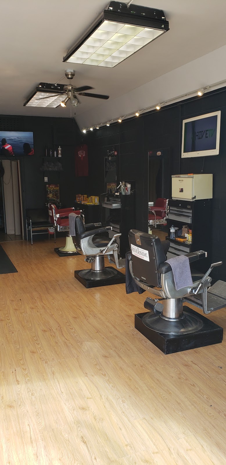 CQs Olde Riverside Barber Shop | 5774 Wyandotte St E, Windsor, ON N8S 1M5, Canada | Phone: (519) 915-6580