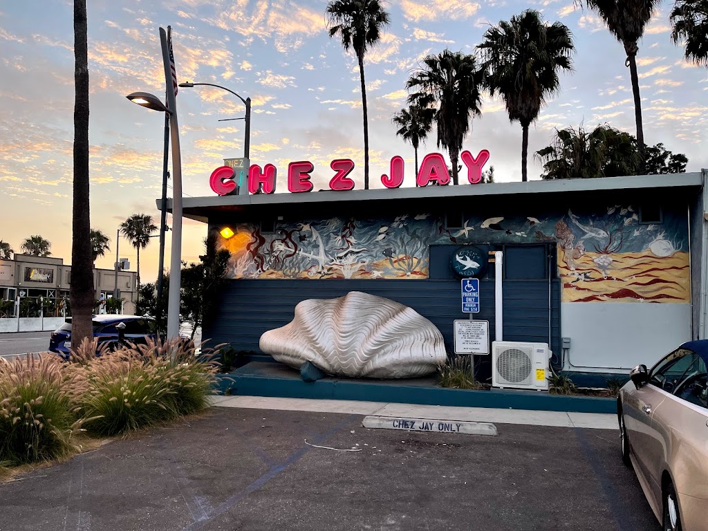 Chez Jay | 1657 Ocean Ave, Santa Monica, CA 90401, USA | Phone: (310) 395-1741