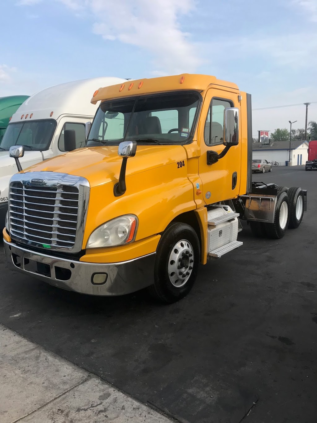 Best Deals Truck Sales | 14682 Valley Blvd, Fontana, CA 92335, USA | Phone: (909) 428-3699