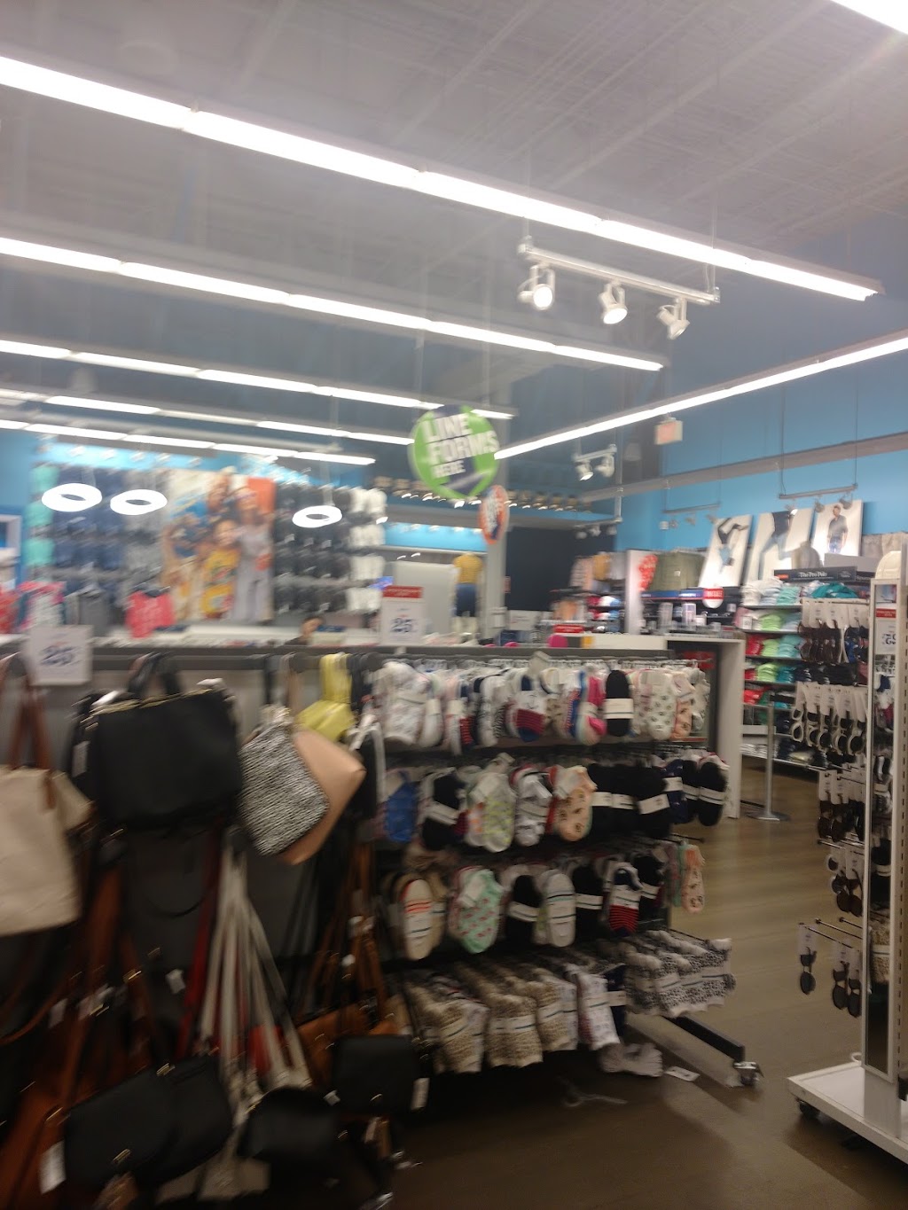 Old Navy Outlet | 139 Opry Mills Dr, Nashville, TN 37214, USA | Phone: (615) 678-0778