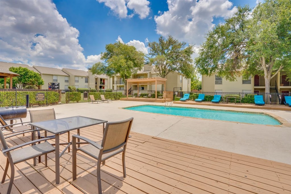 Shadowood Apartments | 14500 Marsh Ln, Addison, TX 75001, USA | Phone: (972) 535-8100