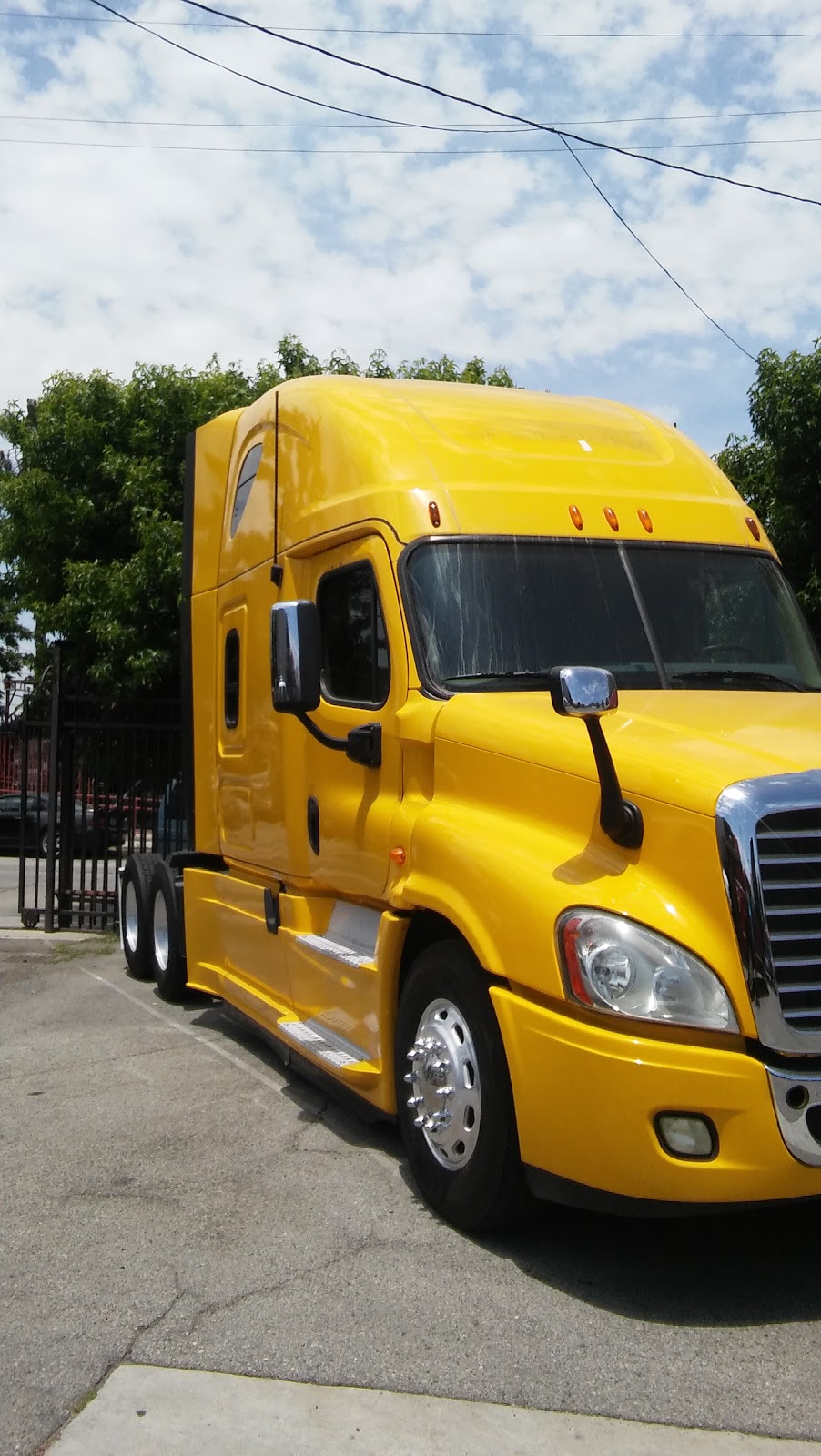 Medinas Truck Sales | 1409 N Alameda St, Compton, CA 90222 | Phone: (310) 669-3100