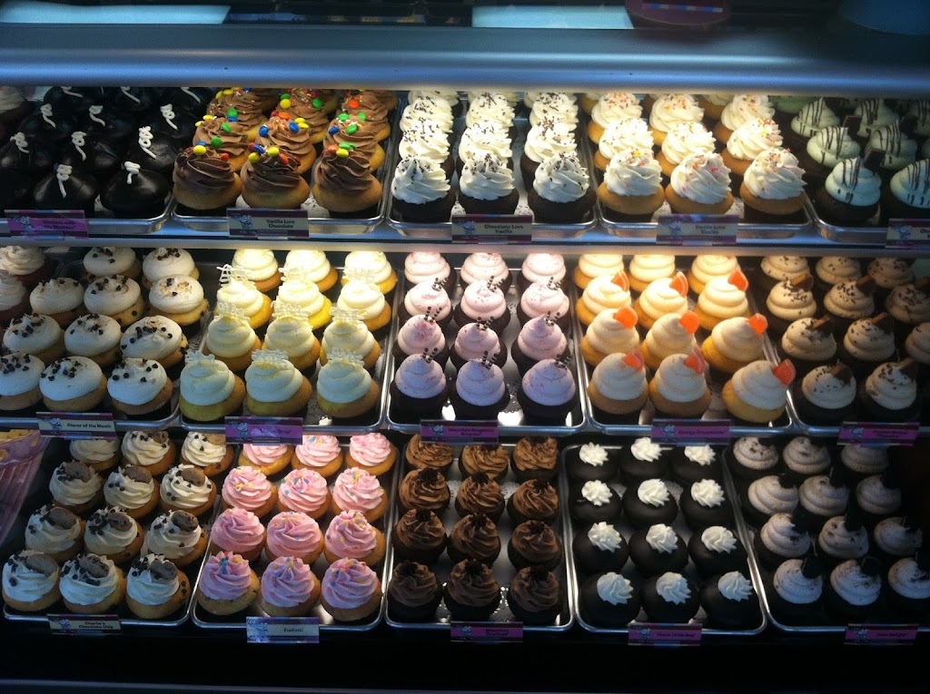 Cupcake Charlies | 6 Town Wharf, Plymouth, MA 02360 | Phone: (508) 747-9225