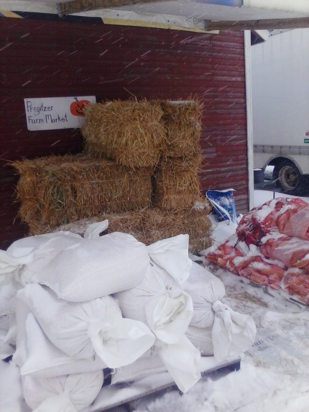 Pregitzer Farm Market, Llc | 6870 Territorial Rd, Munith, MI 49259, USA | Phone: (517) 240-4600