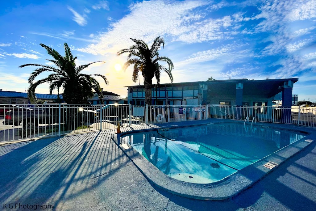 Gateway Motel | 10701 S Padre Island Dr, Corpus Christi, TX 78418, USA | Phone: (361) 937-1211