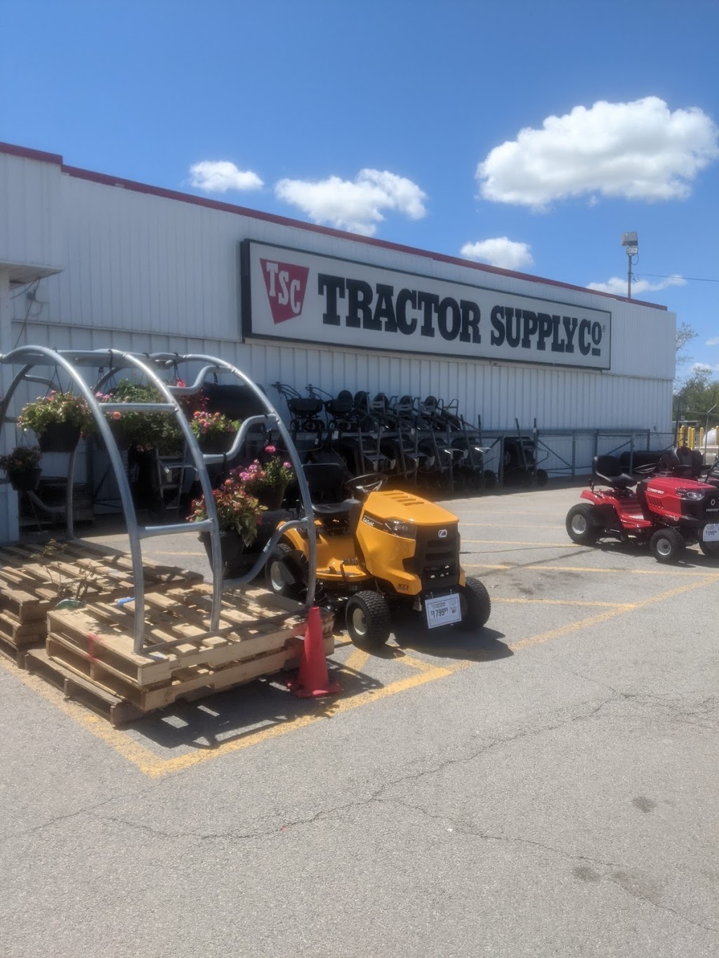 Tractor Supply Co. | 3801, 20 West W State St, Fremont, OH 43420, USA | Phone: (419) 332-2065