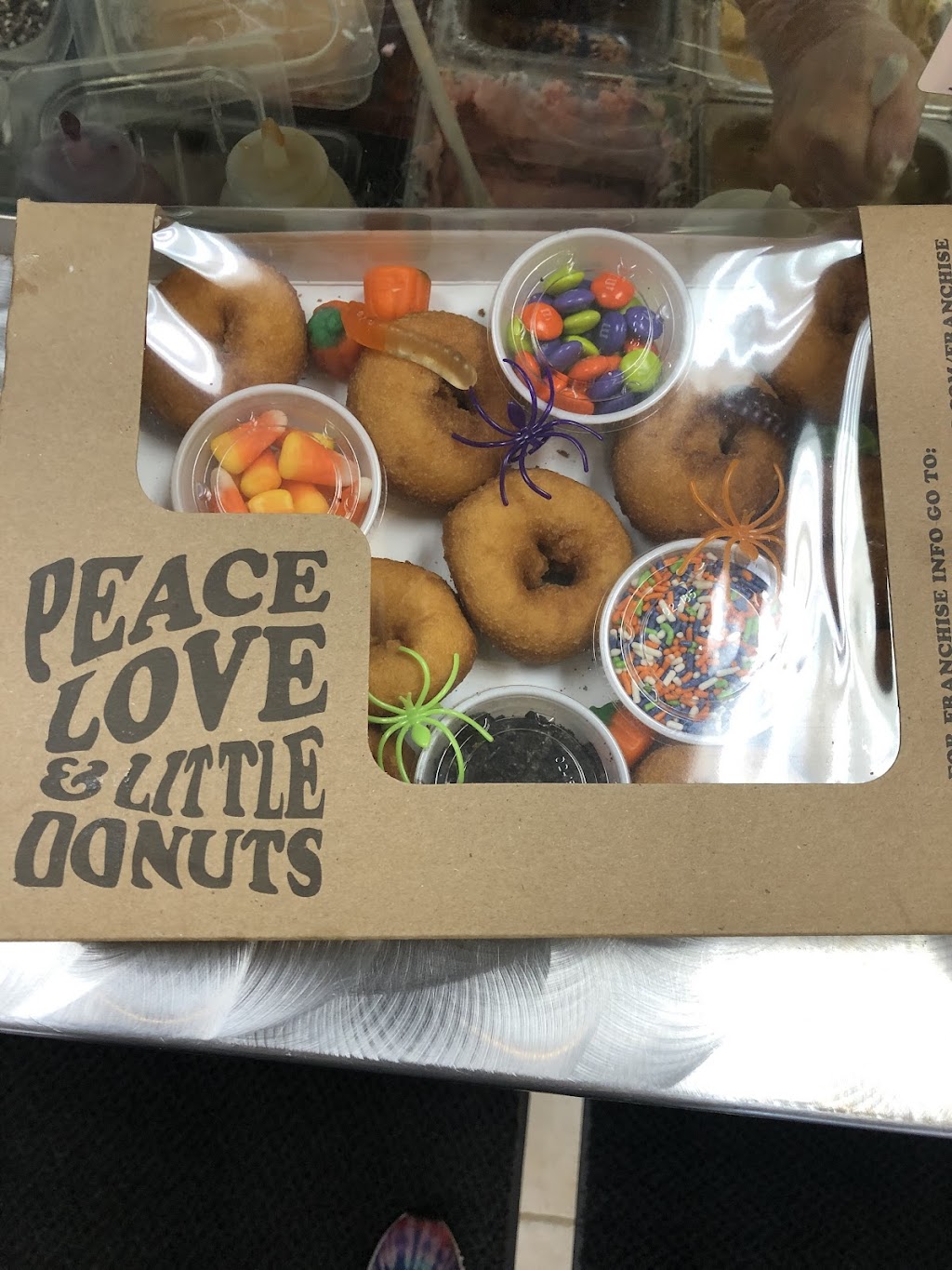 Peace Love & Little Donuts | Gardens Plaza, 20325 US-19 #16A, Cranberry Twp, PA 16066, USA | Phone: (724) 779-1234