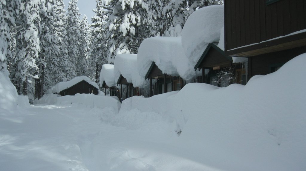 Richards Motel | 15758 Donner Pass Rd, Truckee, CA 96161, USA | Phone: (530) 587-3662