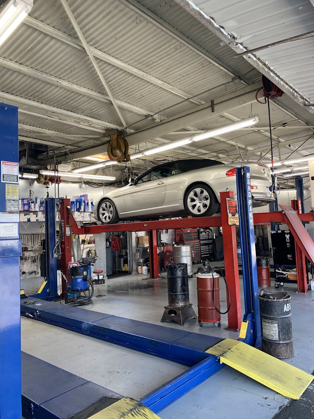 Lube Center Inc | 417 S Victory Blvd, Burbank, CA 91502, USA | Phone: (818) 848-8709