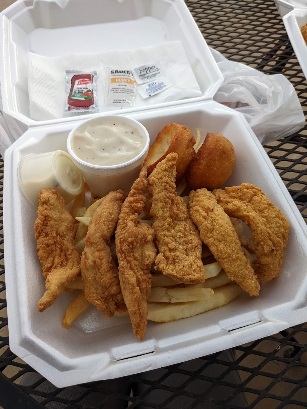 Dimbas Chicken & Seafood | 5010 Quaker Ave, Lubbock, TX 79414, USA | Phone: (806) 281-1681