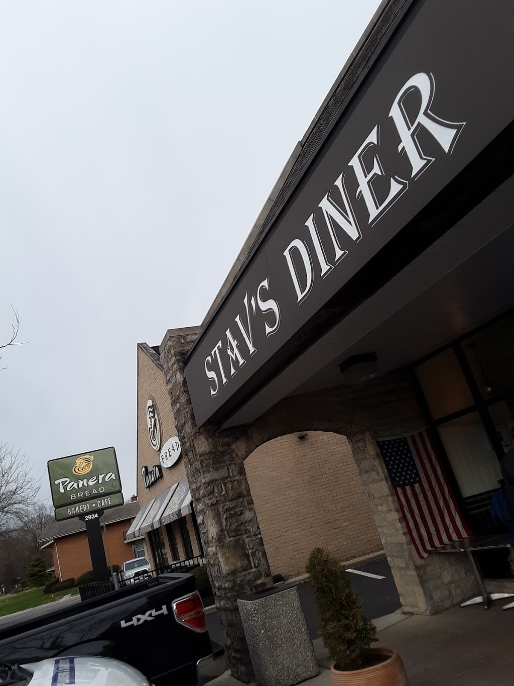 Stavs Diner | 2932 E Broad St, Columbus, OH 43209, USA | Phone: (614) 725-4330