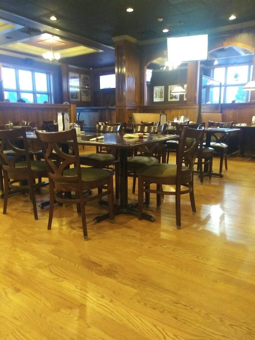 Gullivers Pizza & Pub | 17W517 Roosevelt Rd, Oakbrook Terrace, IL 60181, USA | Phone: (630) 691-1888