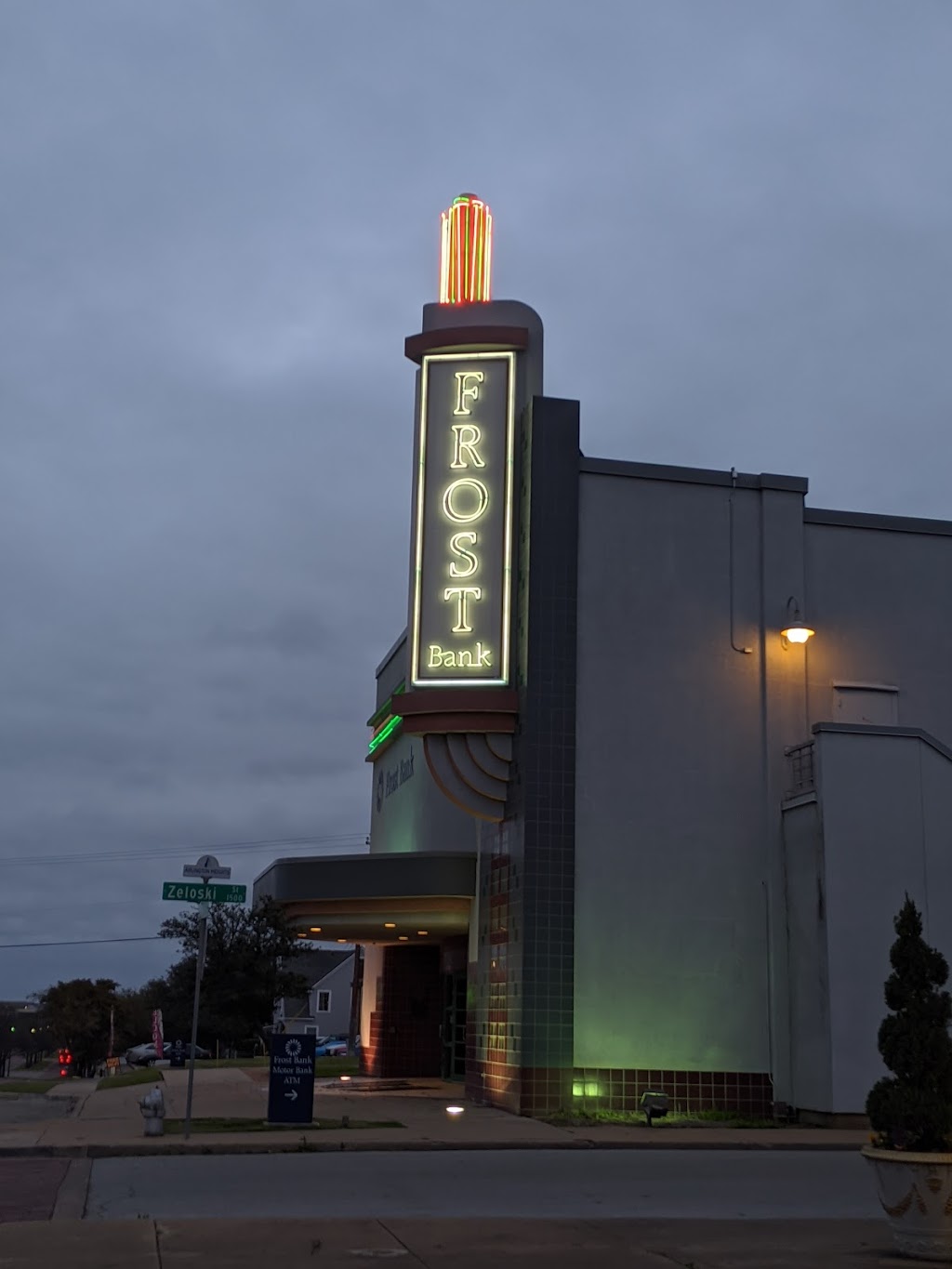 Frost Bank | 3859 Camp Bowie Blvd, Fort Worth, TX 76107, USA | Phone: (817) 420-5200