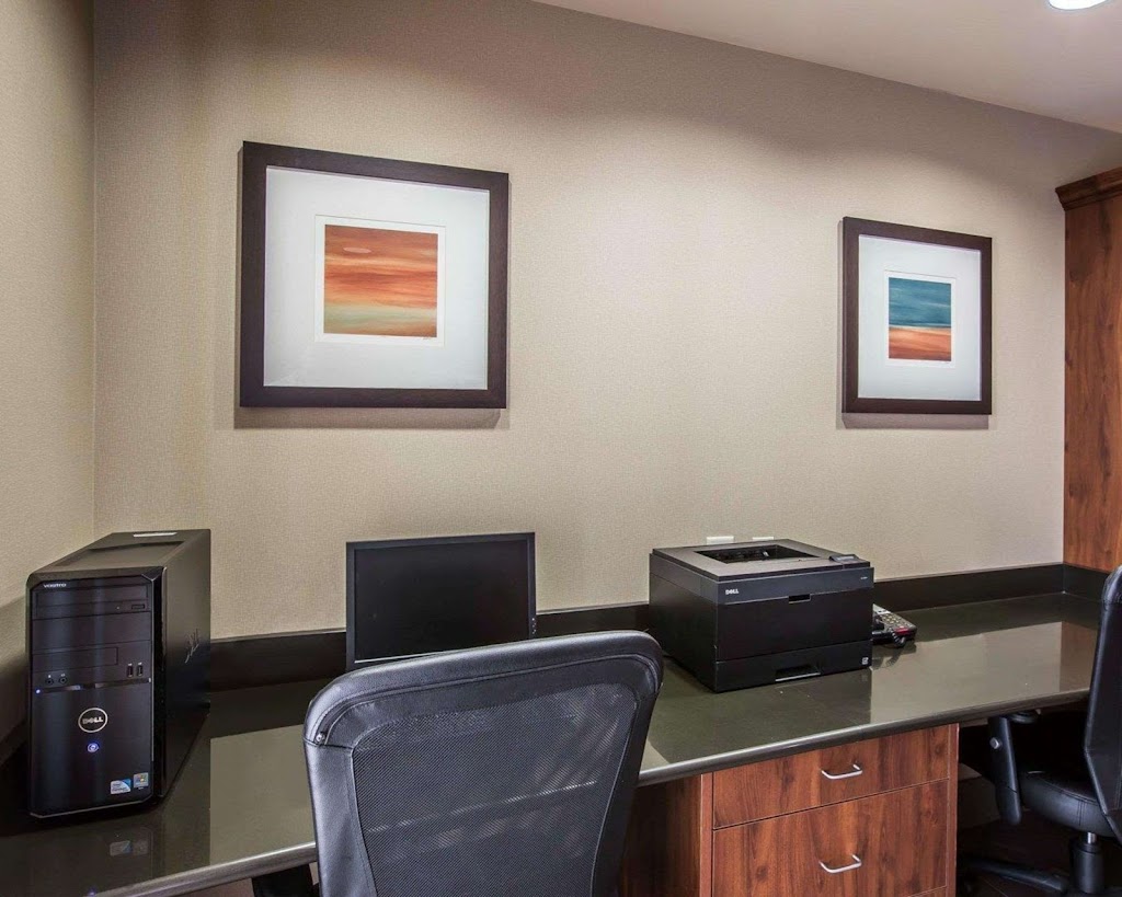 Comfort Suites Whitsett - Greensboro East | 1102 Sedalia Crossing Ln, Whitsett, NC 27377, USA | Phone: (336) 449-5161