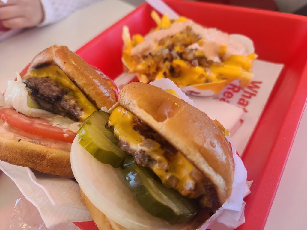 In-N-Out Burger | 6391 Pacific Coast Hwy, Long Beach, CA 90803, USA | Phone: (800) 786-1000