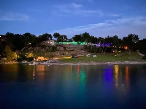 Surf and Stay Canyon Lake | 1319 Glenn Dr, Canyon Lake, TX 78133, USA | Phone: (210) 843-1411