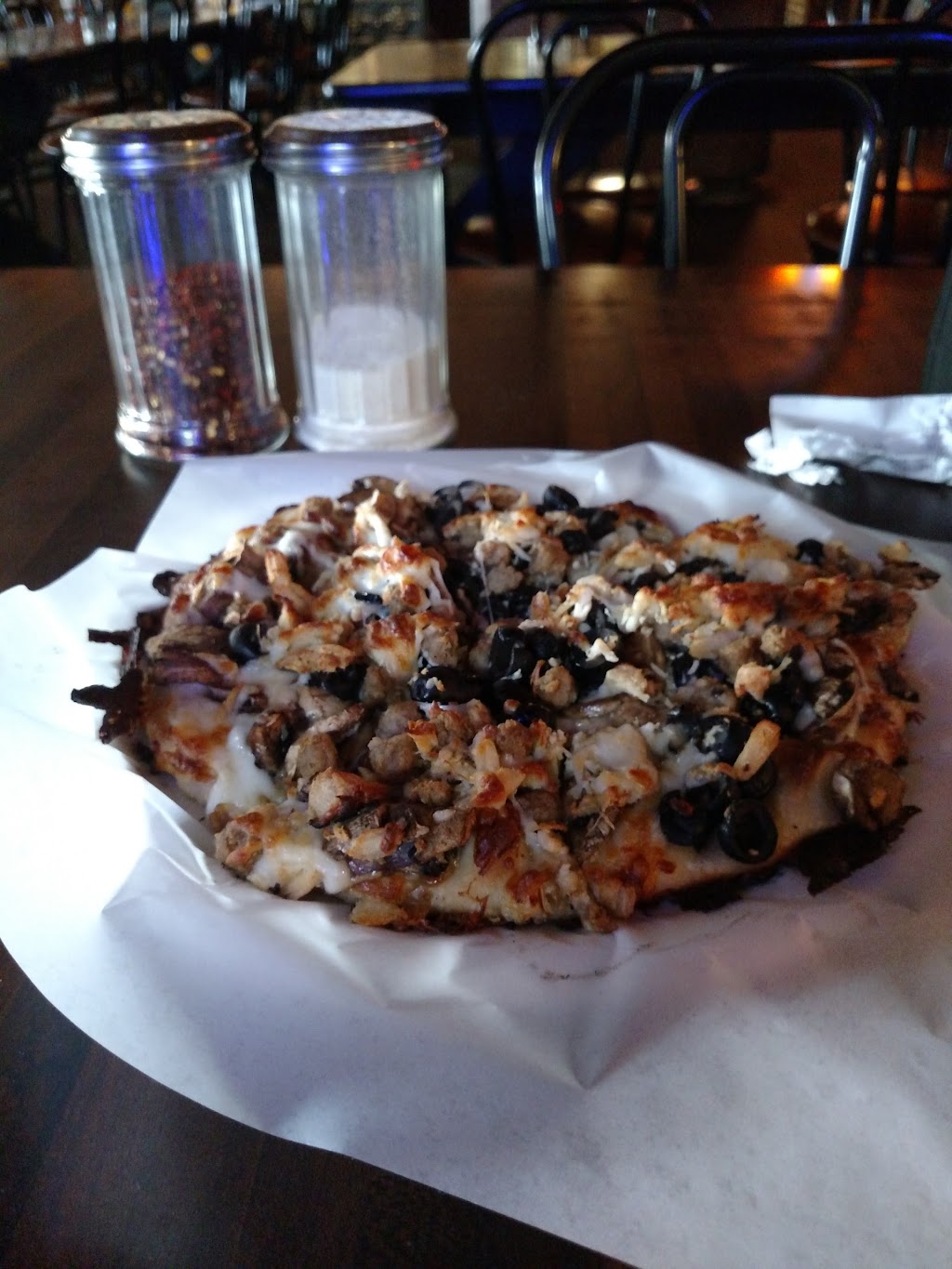 Howie & Sons Pizza Parlor | 2430 S Mooney Blvd, Visalia, CA 93277, USA | Phone: (559) 732-7949