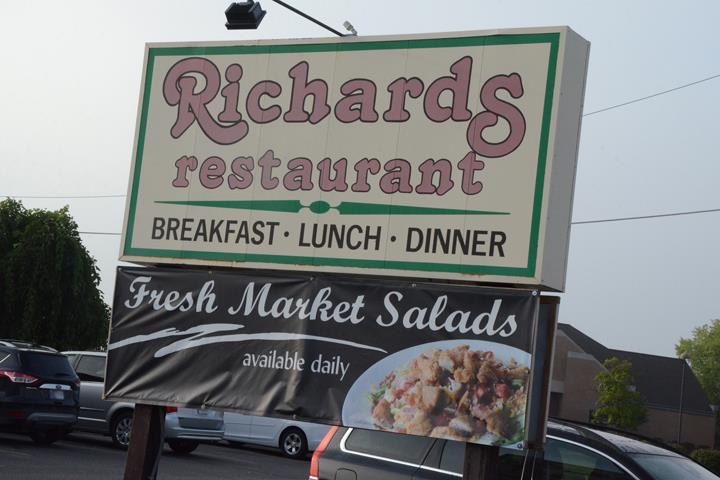Richards Restaurant | 1045 S 13th St, Decatur, IN 46733, USA | Phone: (260) 724-7087