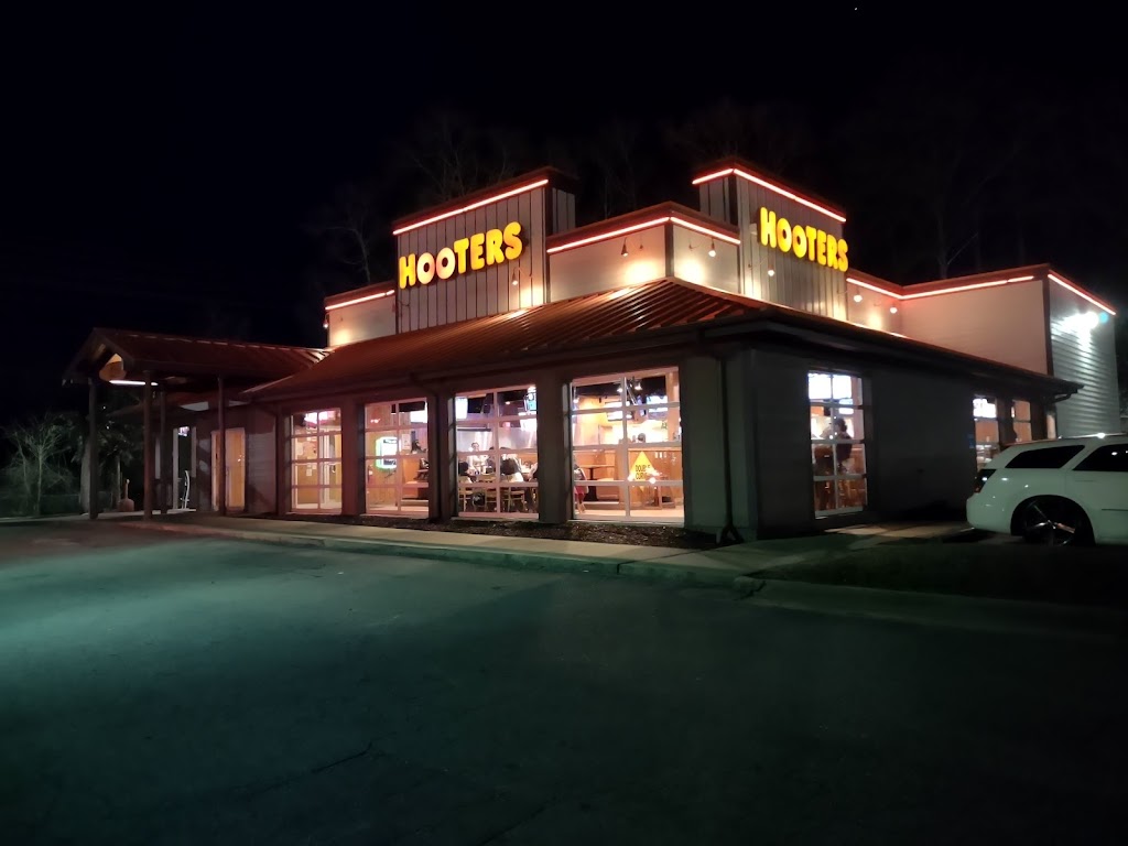 Hooters | 1917 Edwards Lake Rd, Birmingham, AL 35235, USA | Phone: (205) 655-9475