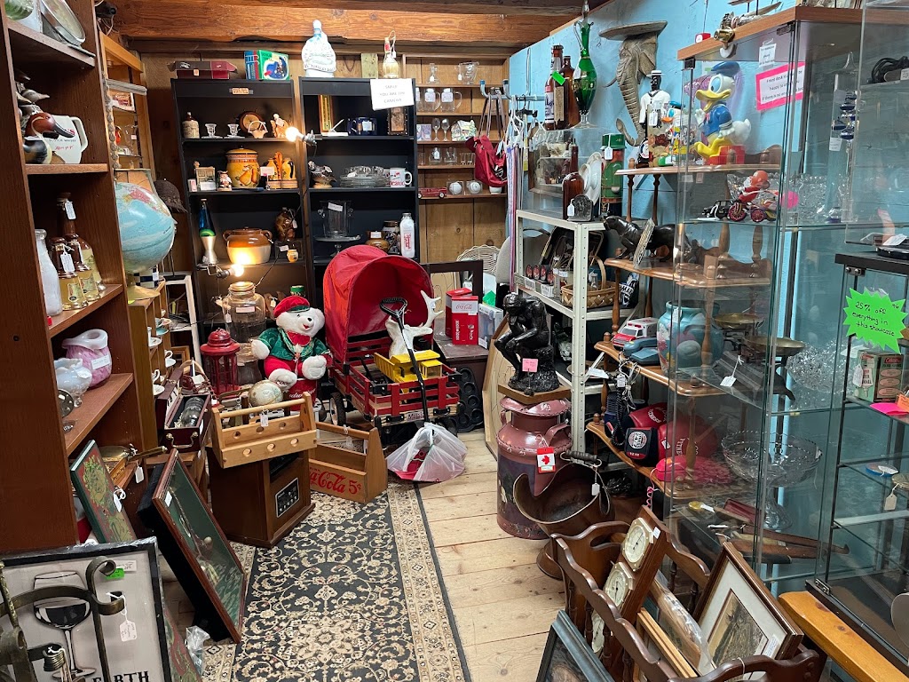 Prudhommes Antique & Vintage Market | 3125 N Service Rd, Vineland Station, ON L0R 2E0, Canada | Phone: (905) 562-5187