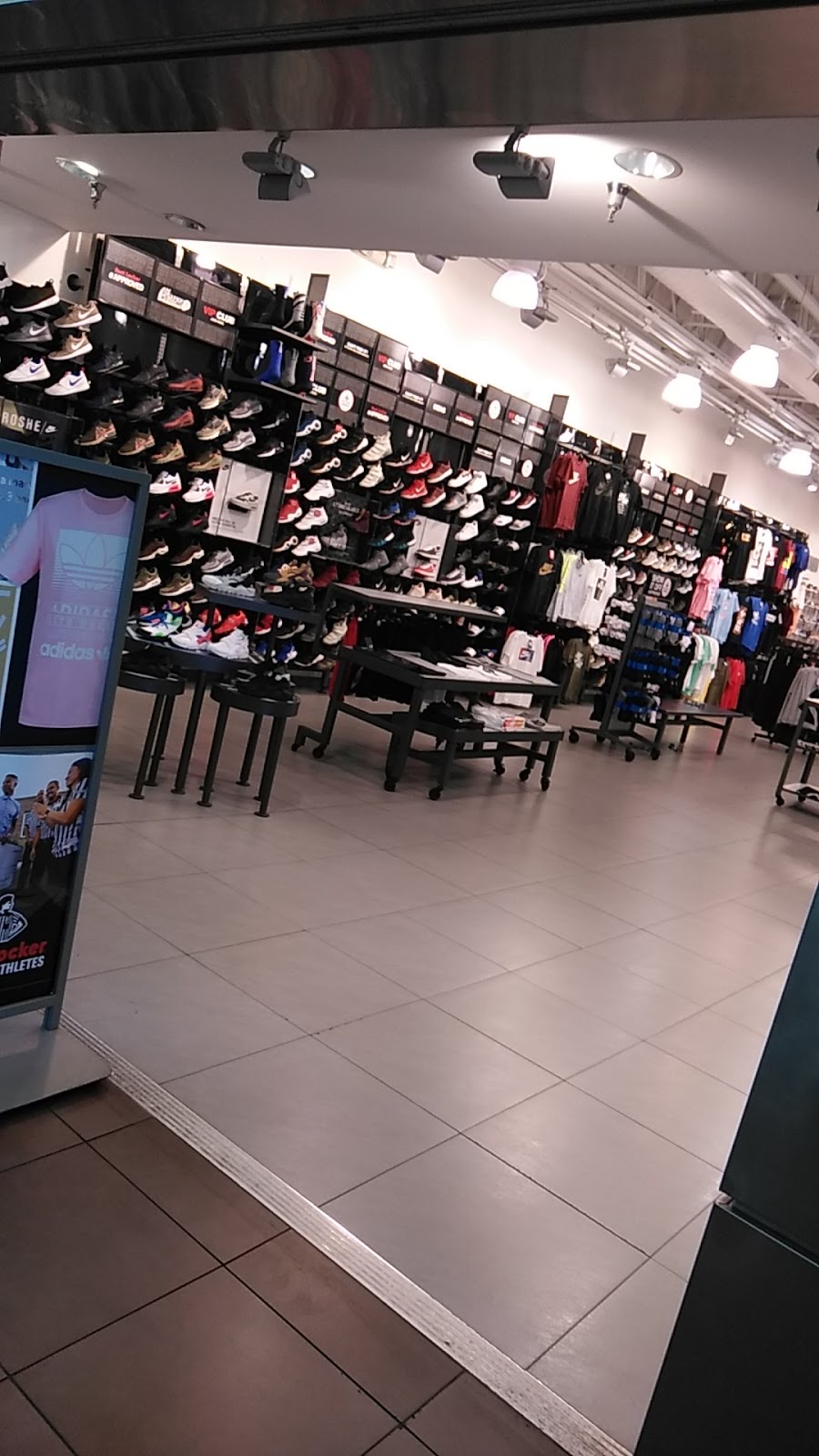 Foot Locker | 1711 W Bethany Home Rd, Phoenix, AZ 85015, USA | Phone: (602) 246-9931