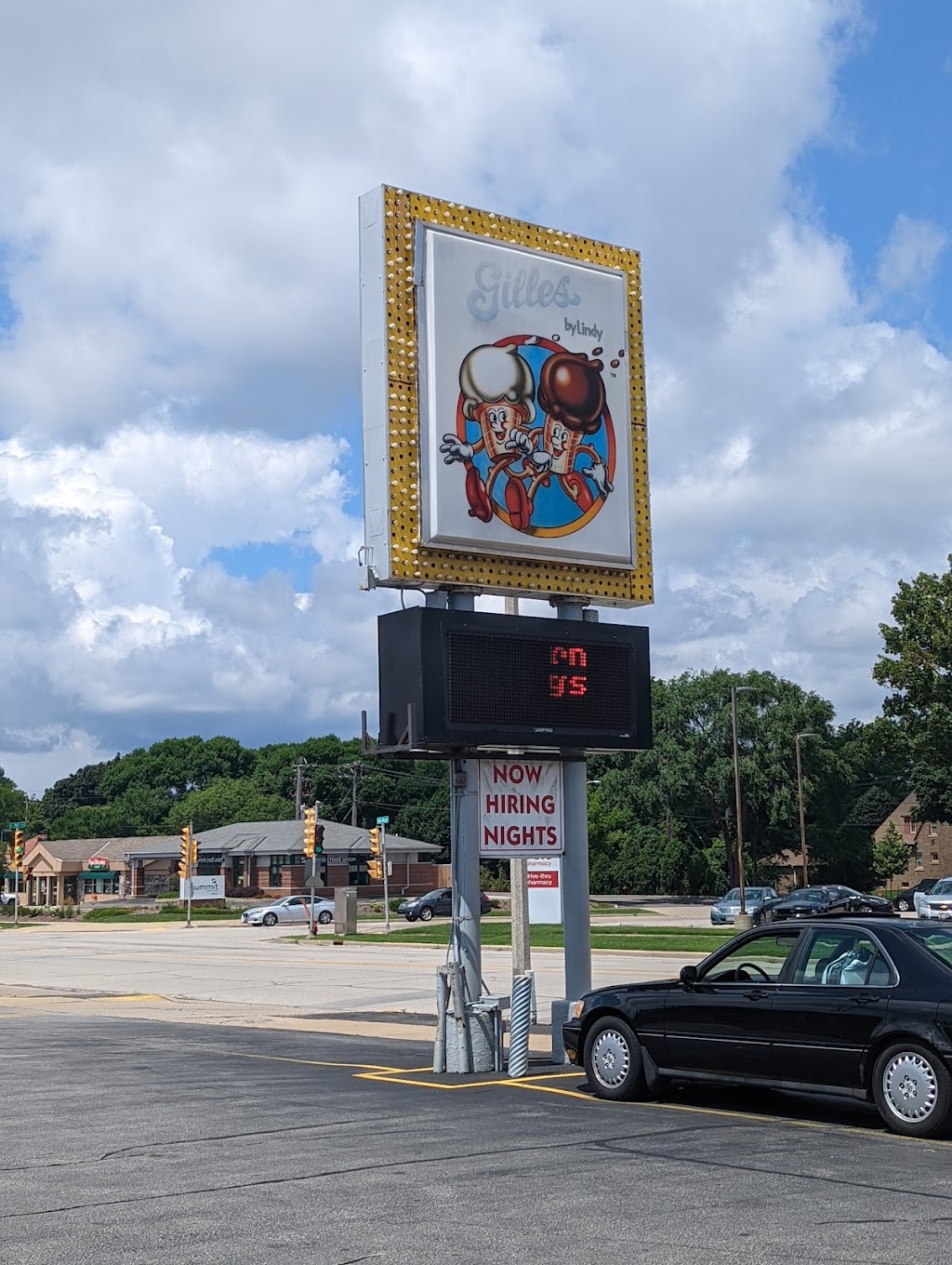 Gilles Frozen Custard | 7515 W Bluemound Rd, Milwaukee, WI 53213, USA | Phone: (414) 453-4875