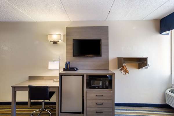 Quality Inn Central | 1632 Central Ave, Albany, NY 12205, USA | Phone: (518) 456-8811