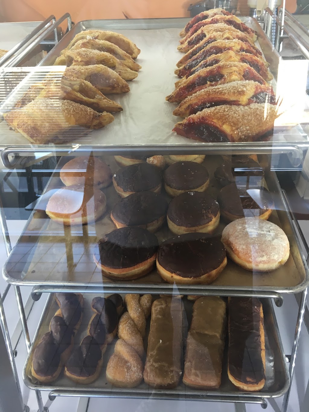 Donuts & More | 12501 Victory Blvd, North Hollywood, CA 91606, USA | Phone: (818) 762-9206