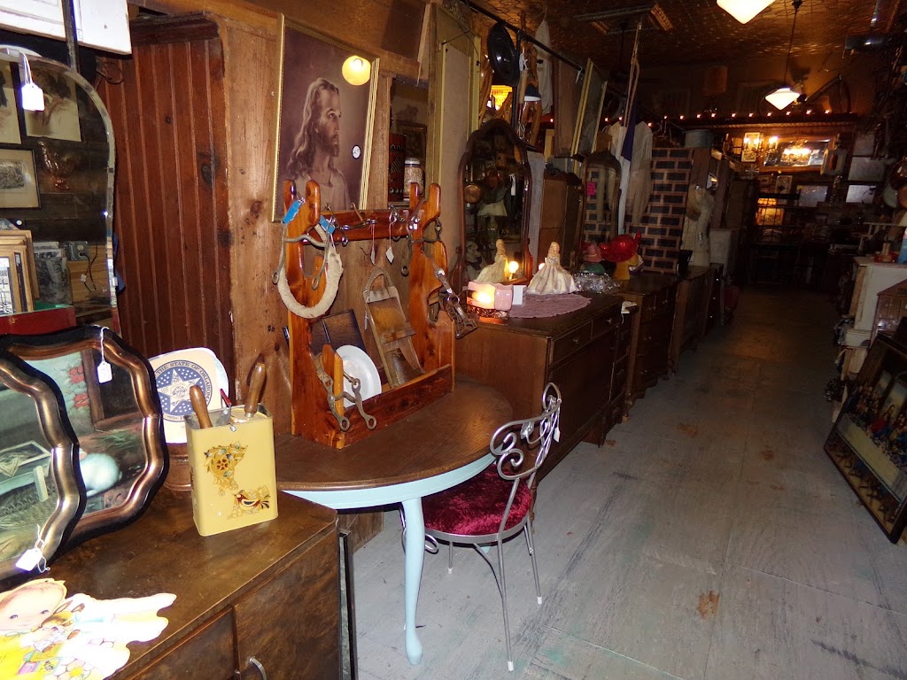 Rusty Bucket Antiques | 134 S Broadway St, Checotah, OK 74426, USA | Phone: (918) 490-2901