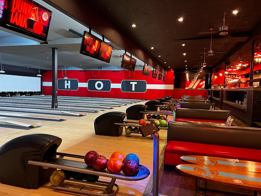 Bowlero Mineola | 199 E Jericho Turnpike, Mineola, NY 11501, USA | Phone: (516) 741-3444