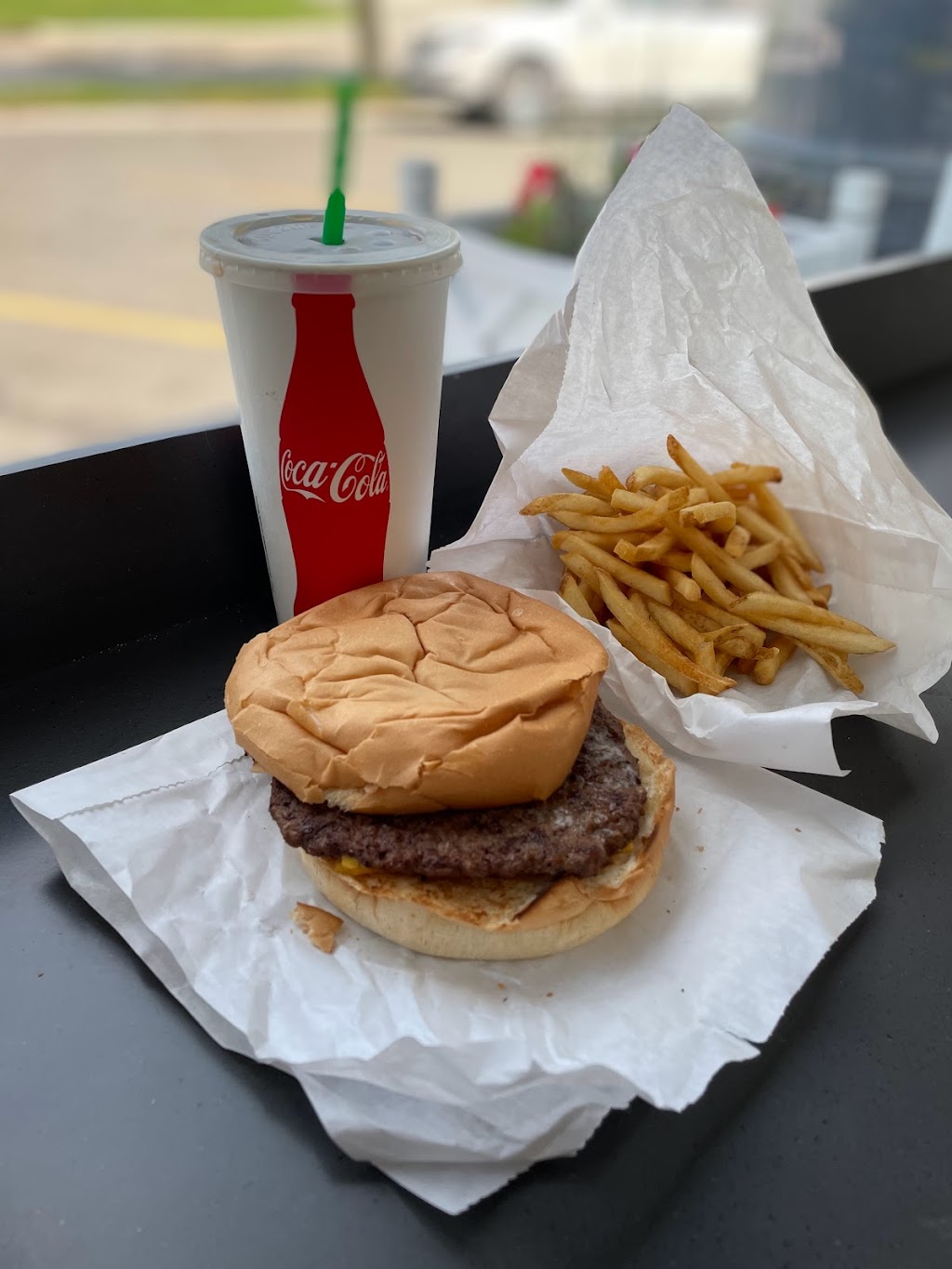 Hefners Frozen Custard & Jumbo Burgers | N71W5184 Columbia Rd, Cedarburg, WI 53012, USA | Phone: (262) 376-0601