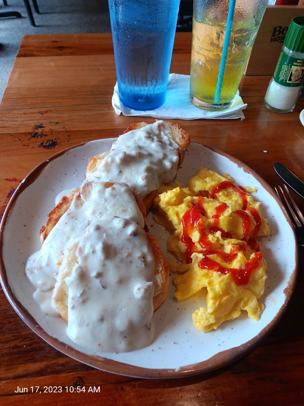 The Salty Crab Bar & Grill North Beach | 462 Mandalay Ave, Clearwater Beach, FL 33767, USA | Phone: (727) 330-1750