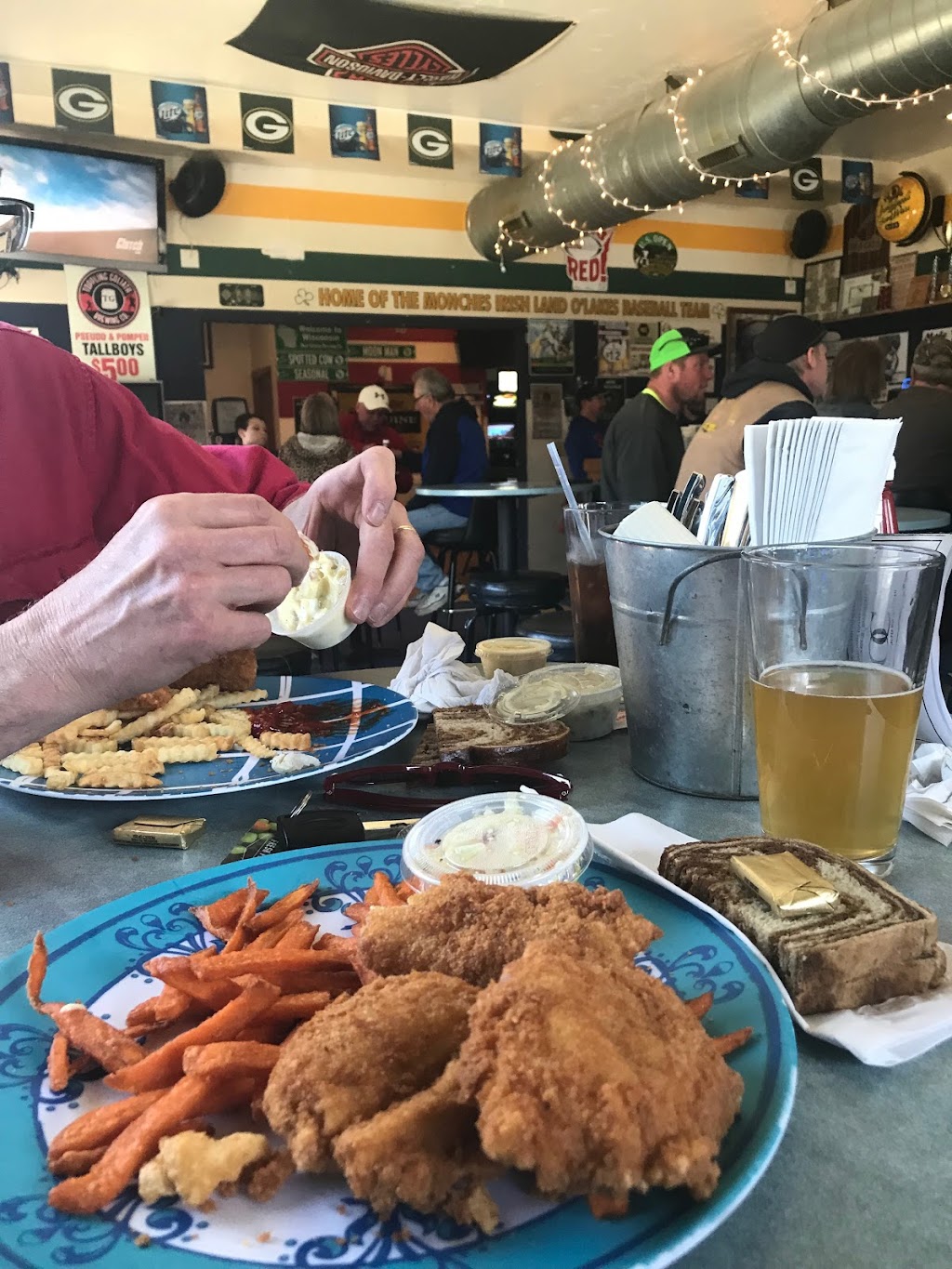 Ox & Cats Sports Bar & Grill LLC | W302 N9510 County Hwy E, Hartland, WI 53029, USA | Phone: (262) 966-9640