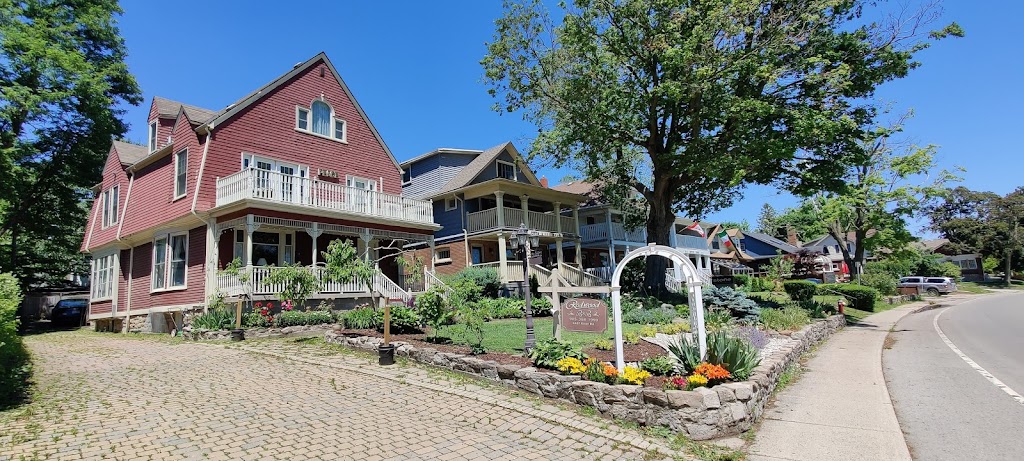 Redwood B & B | 5227 River Rd, Niagara Falls, ON L2E 3G9, Canada | Phone: (905) 358-1990