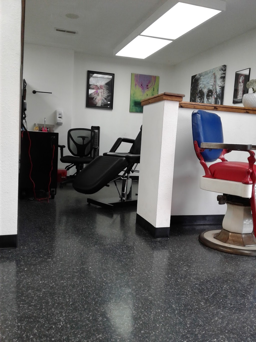 Underground Artworks | 1016 N Main St, Edwardsville, IL 62025, USA | Phone: (618) 655-0582