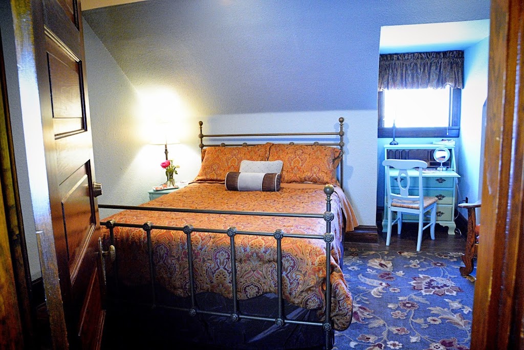 Iron Horse Inn | 616 Thorp Spring Rd, Granbury, TX 76048 | Phone: (817) 993-9847