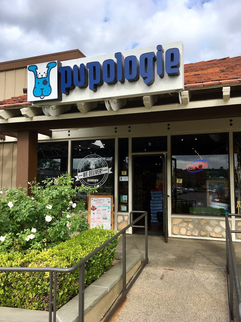 Pupologie | 123 N El Camino Real, Encinitas, CA 92024, USA | Phone: (760) 436-1226