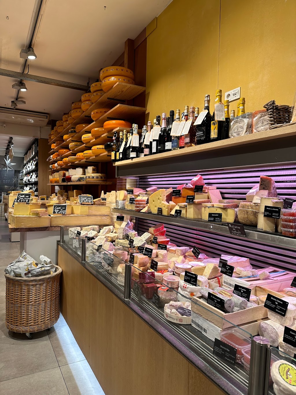 Eriks Delicatessen | Beukenplein 16, 1091 KH Amsterdam, Netherlands | Phone: 020 694 3077