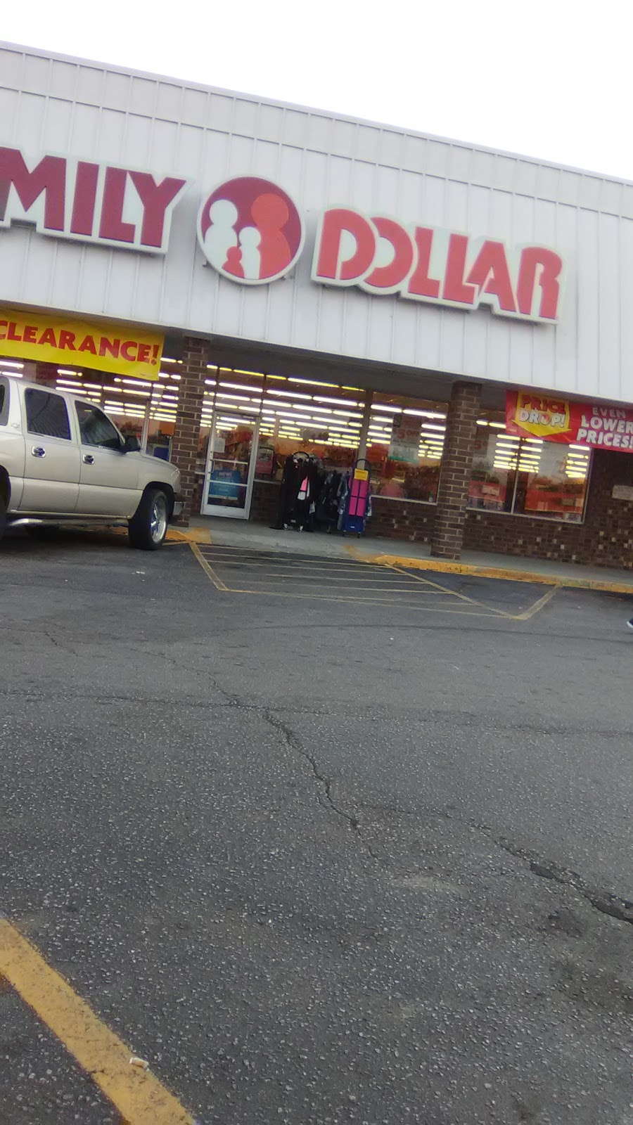 Family Dollar | 708 E Parrish Dr, Benson, NC 27504 | Phone: (984) 285-6023