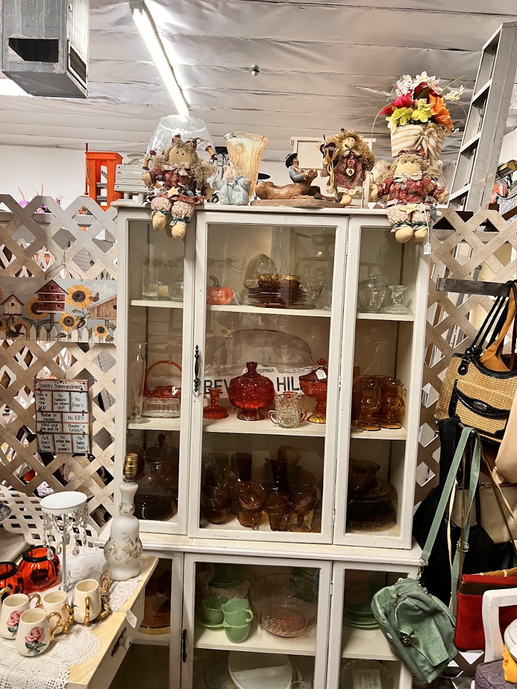 Beebes PASTIMES ANTIQUE MALL | 10180 I Ave, Hesperia, CA 92345, USA | Phone: (760) 948-3433