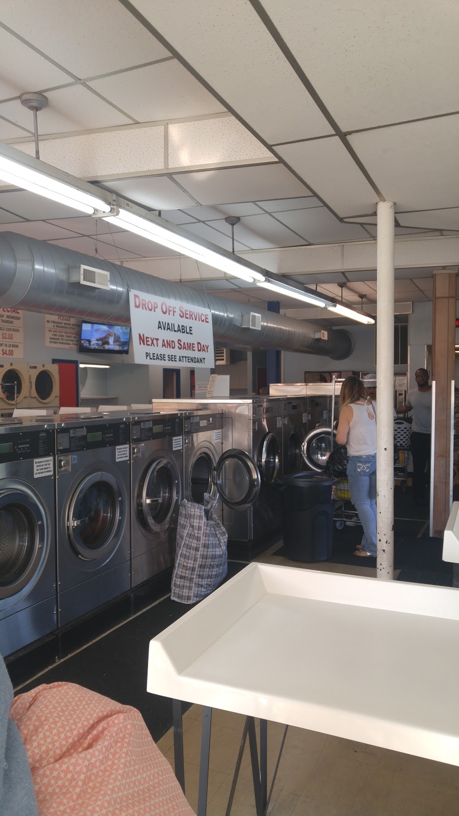 Complete Laundry | 1830 Southfield Rd, Lincoln Park, MI 48146, USA | Phone: (313) 382-5044