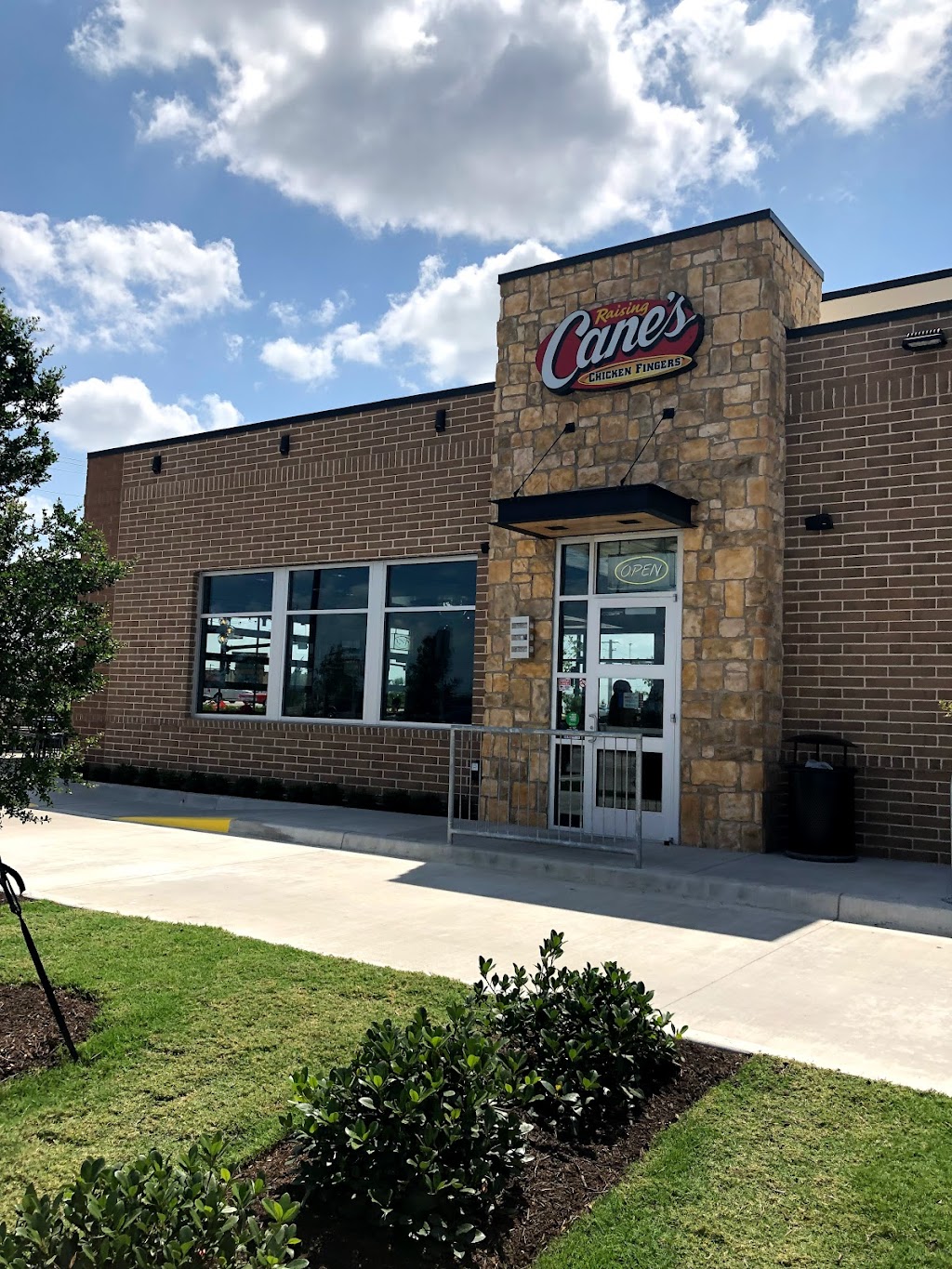 Raising Canes Chicken Fingers | 4760 W University Dr, Prosper, TX 75078 | Phone: (972) 433-1350